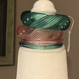 Lucky Lou Carved Duchess Size Bangles (Set of 4)